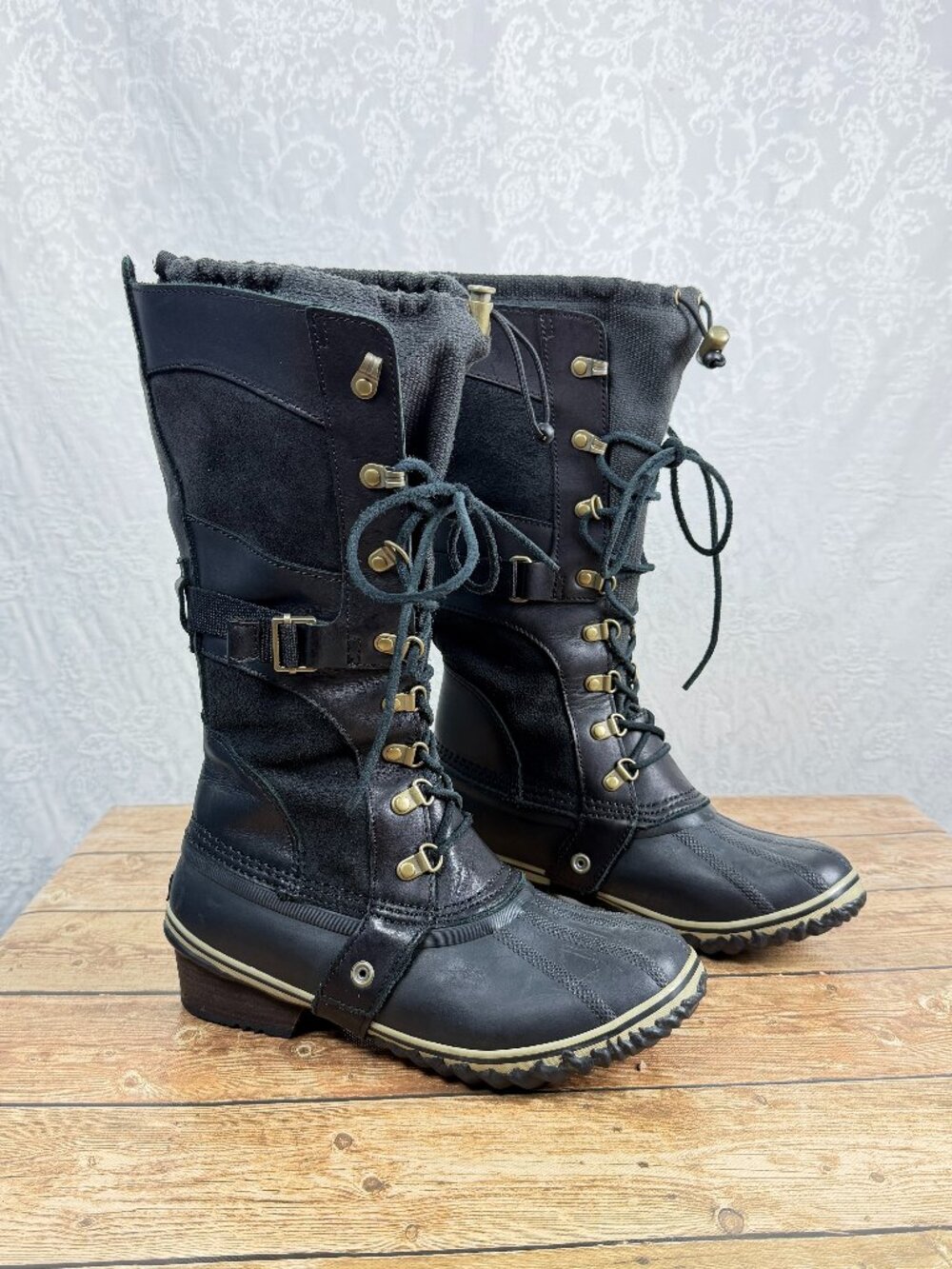 Sorel Women’s Black Leather Suede Winter Snow Boots Size 8.5 Like New